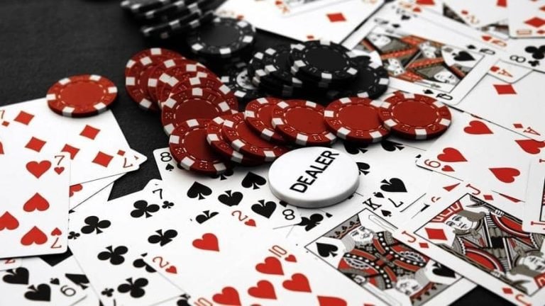 ကာစီနိုဂိမ်း Baccarat နှင့် Roulette မြင်ကွင်း